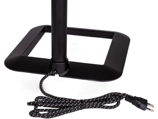 pés quadrado de mesa com conectividade na cor preta